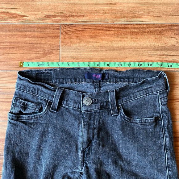 Black Levi’s Jeans - Picture 5 of 8